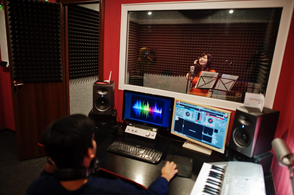 Home Recording: Cara Merekam Suara Vokal dengan Baik di Ruangan yang T