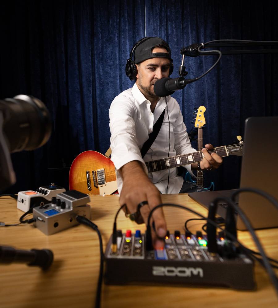 Zoom L6 LiveTrak 10-Track Digital Mixer / Recorder